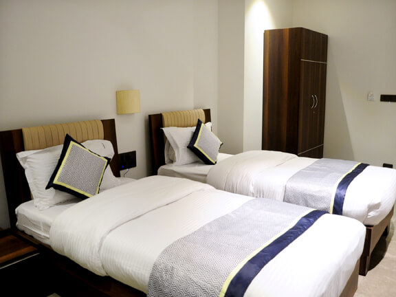 Twin Bed Room